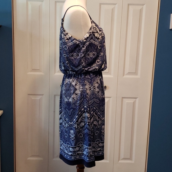 ❤️ 2/$25… Blue handkerchief print dress - Picture 2 of 6